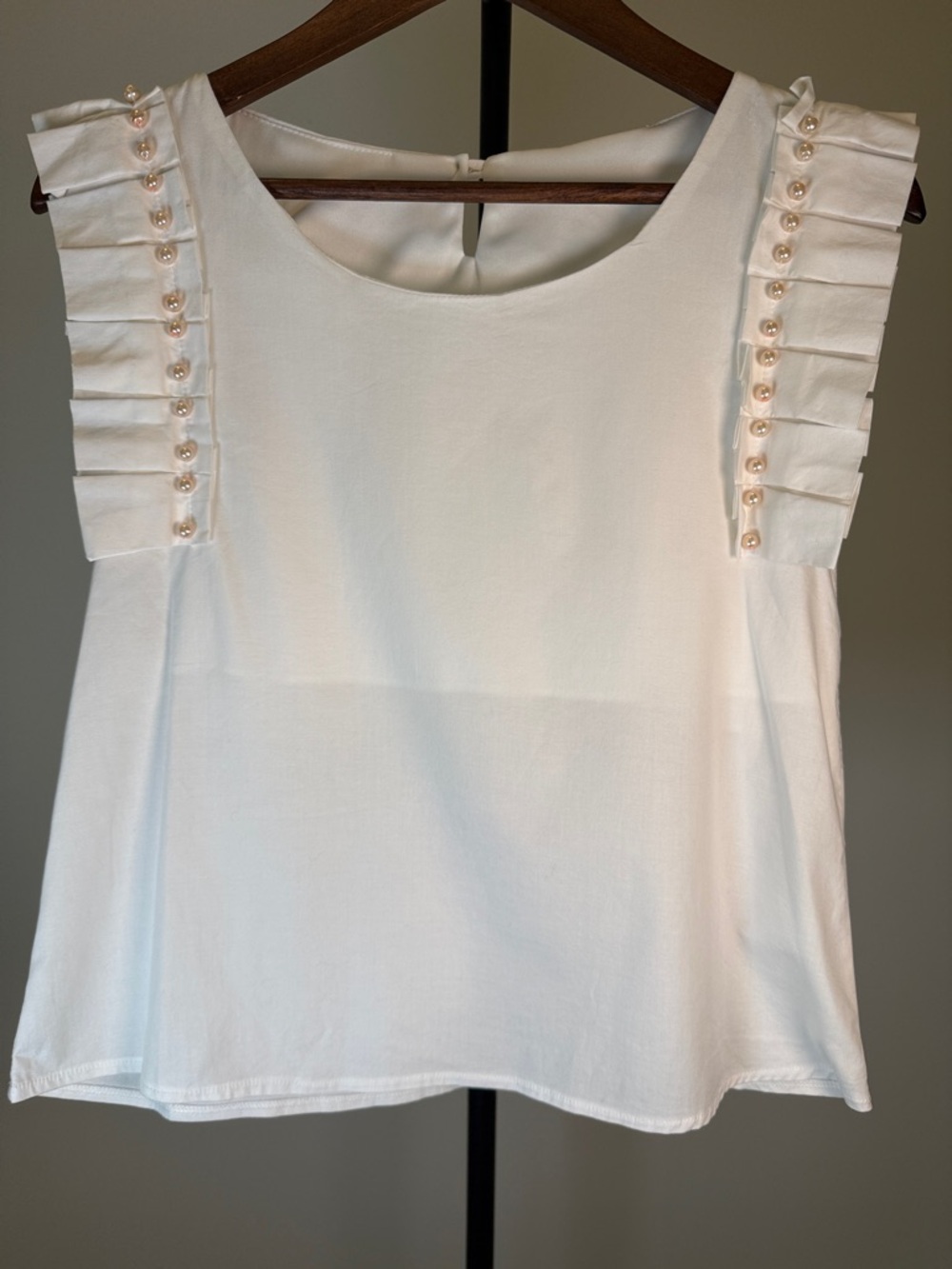 Lilo by Liliana Esquivia | White Ruffle Pearl Blouse EUC | Size Small